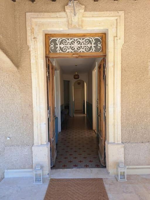 Le Champ Des Hors Villa Vailhauques Exterior photo